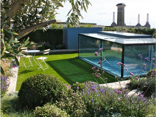 Two-tiered rooftop garden in Chelsea, London (click to view)